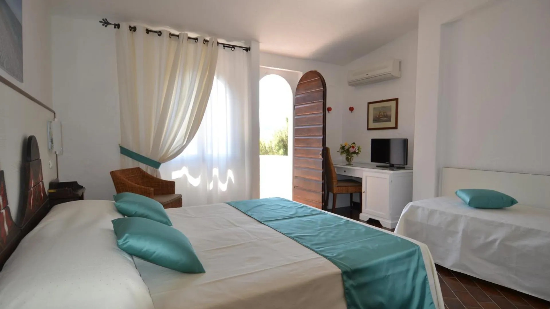 Hotel Cala Di Mola Porto Azzurro 4*,